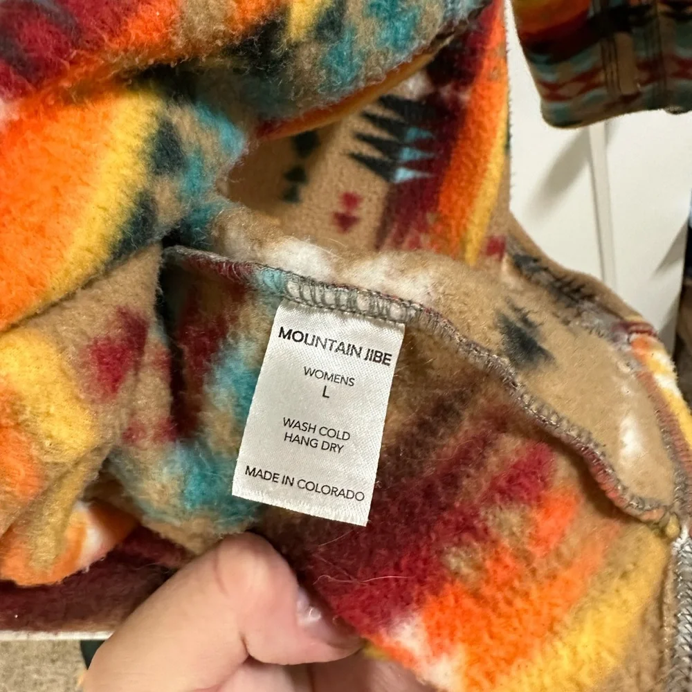 Patterned Tan Sweatshirt - Picture 3 of 4